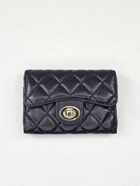 Peony Supreme Black Quilted Turn Lock Card Holder Wallet
